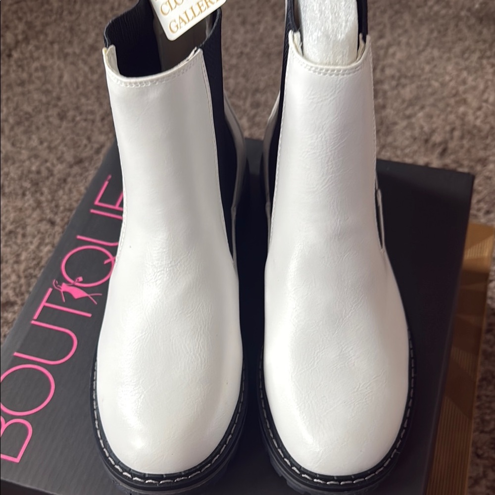 White Ankle Boots women’s 9 - Picture 4 of 4